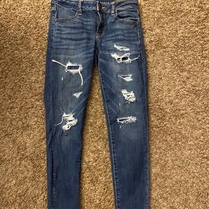 American Eagle size 6 distressed skinny jeans